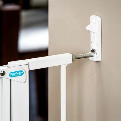 Carlson Extra Wide Pet Gate With Cat Flap - Image 2