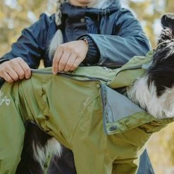 Hurtta Bare Rain Overalls Pine -Zooplus Sales Shop 188303 188304 188305 188396 186542 186543 hurtta forzooplus bare regenoverall pine hs 06 8