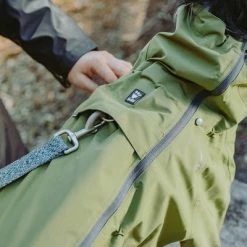 Hurtta Bare Rain Overalls Pine -Zooplus Sales Shop 188303 188304 188305 188396 186542 186543 hurtta forzooplus bare regenoverall pine hs 08 1