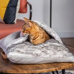 Nairobi Cuddly Cushion 14 Nairobi Cuddly Cushion -Zooplus Sales Shop 229296 geop zooplusexclusive kuschelkissen nairobi hs 12 7