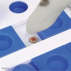 Trixie Cat Activity Brain Mover -Zooplus Sales Shop 348306 katzenspielzeug cat activity brain mover2 05 2013 7