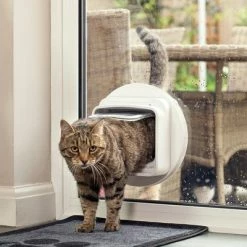 SureFlap DualScan Microchip Cat Flap -Zooplus Sales Shop 62267 sureflap mikrochip katzenklappe hs 05 3